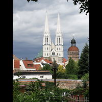 Görlitz, St. Peter und Paul, Blick vom Grünen Graben zur Peterskirche bei Gewitter im Anzug
