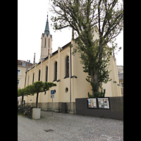 Passau, Stadtpfarrkirche St. Matthäus (ev.), Seitliche Ansicht von Süden vom Dietrich-Bonhoeffer-Platz