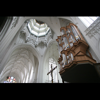 Antwerpen (Anvers), Onze-Lieve-Vrouwekathedraal (Hauptorgel), Transeptorgel mit Blick in die Kuppel