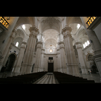 Granada, Catedral (Evangelienorgel), Innenraum / Hauptschiff in Richtung Rückwand