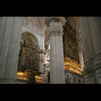 Granada, Catedral (Evangelienorgel), Epistelorgel und Rückseite der Evangelienorgel