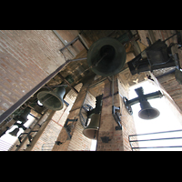 Sevilla, Catedral (Hauptorgel), Glocken der Giralda