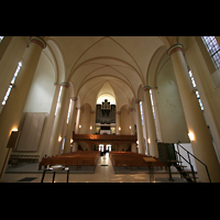 Essen, Kreuzeskirche, Innenraum / Hauptschiff in Richtung Orgel