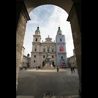 Salzburg, Dom (Pfeilerorgel Evangelienseite), Domplatz