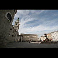 Salzburg, Dom (Pfeilerorgel Epistelseite), Residenzplatz mit Hofbrunnen