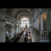 Salzburg, Dom (Pfeilerorgel Evangelienseite), Blick von der Orgelempore ins Hauptschiff