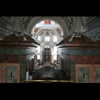 Salzburg, Dom (Venezianische Orgel), Blick über das Rückpositiv ins Hauptschiff