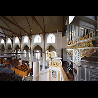 Seitlicher Blick über das Rückpositiv auf die Orgel und in die Kirche Amsterdam, Waalse Kerk (Oude Walenkerk), Seitlicher Blick über das Rückpositiv auf die Orgel und in die Kirche