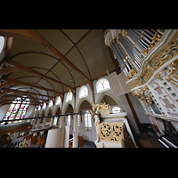 Seitlicher Blick über das Rückpositiv auf die Orgel und ins Gewölbe Amsterdam, Waalse Kerk (Oude Walenkerk), Seitlicher Blick über das Rückpositiv auf die Orgel und ins Gewölbe