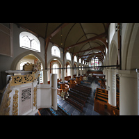 Blick von der Orgelempore am Rückpositiv vorbei in die Kirche Amsterdam, Waalse Kerk (Oude Walenkerk), Blick von der Orgelempore am Rückpositiv vorbei in die Kirche