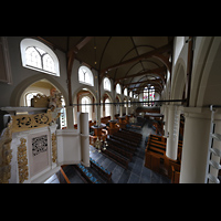 Blick von der Orgelempore am Rückpositiv vorbei in die Kirche Amsterdam, Waalse Kerk (Oude Walenkerk), Blick von der Orgelempore am Rückpositiv vorbei in die Kirche