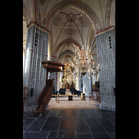 Seitlicher Blick durchs Hauptschiff auf Kanzel und Hauptorgel Groningen, Martinikerk, Seitlicher Blick durchs Hauptschiff auf Kanzel und Hauptorgel