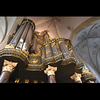 Hauptorgel mit 32'-Pedalturm seitlich perspektivisch (beleuchtet) Groningen, Martinikerk, Hauptorgel mit 32'-Pedalturm seitlich perspektivisch (beleuchtet)