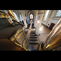 Blick zwischen Rückpositiv und linkem 32'-Pedalturm in die Kirche Groningen, Martinikerk, Blick zwischen Rückpositiv und linkem 32'-Pedalturm in die Kirche