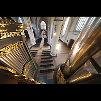 Blick zwischen Rückpositiv und linkem 32'-Pedalturm in die Kirche Groningen, Martinikerk, Blick zwischen Rückpositiv und linkem 32'-Pedalturm in die Kirche
