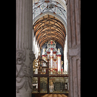 Haarlem, Sint Bavokerk, Blick durch die Sulen des hinteren Chorabschlusses auf die Hauptorgel