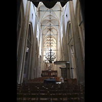 Hauptschiff in Richtung Chor - oben die Ornamente des Rückpositivs Kampen, Sint Nicolas Bovenkerk, Hauptschiff in Richtung Chor - oben die Ornamente des Rückpositivs