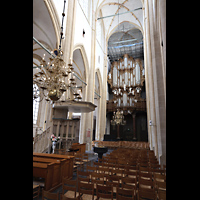 Seitlicher Blick vom HHauptschiff auf Kanzel und Hauptorgel Kampen, Sint Nicolas Bovenkerk, Seitlicher Blick vom HHauptschiff auf Kanzel und Hauptorgel