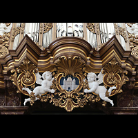 Figuren und Ornamente unter dem Rückpositiv Kampen, Sint Nicolas Bovenkerk, Figuren und Ornamente unter dem Rückpositiv