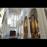 Blick von der südlichen Vierung auf Willis-Orgel und nördliches Querhaus Leiden, Hooglandse Kerk, Blick von der südlichen Vierung auf Willis-Orgel und nördliches Querhaus