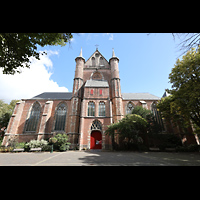 Westfassade vom Pieterskerkhof aus gesehen Leiden, Pieterskerk, Westfassade vom Pieterskerkhof aus gesehen