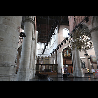 Seitlicher Blick in den Chor und auf die südliche Vierung mit Transeptorgel Leiden, Pieterskerk, Seitlicher Blick in den Chor und auf die südliche Vierung mit Transeptorgel