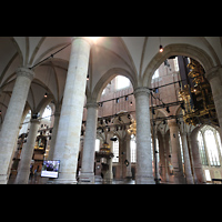 Blick vom nordöstlichen Ende des Langhauses auf Heupt und Transeptorgel Leiden, Pieterskerk, Blick vom nordöstlichen Ende des Langhauses auf Heupt und Transeptorgel