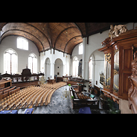 Blick von der Orgelempore am Rückpositiv vorbei in die Kirche Maassluis, Grote Kerk, Blick von der Orgelempore am Rückpositiv vorbei in die Kirche