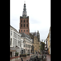 Blick von der Kerkstraat auf den Turm und die Südseite ´s-Hertogenbosch, Sint Janskathedraal, Blick von der Kerkstraat auf den Turm und die Südseite