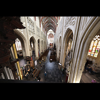 Blick von der Orgelempore entlang der Pfeifen des Rückpositivs in die Kirche ´s-Hertogenbosch, Sint Janskathedraal, Blick von der Orgelempore entlang der Pfeifen des Rückpositivs in die Kirche