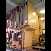 Berlin - Treptow, Bekenntniskirche (Kleinorgel im Gemeindesaal), Orgel seitlich