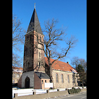 Berlin (Hellersdorf), Dorfkirche Biesdorf (Versöhnungskirchengemeinde), Fassade mit Turm