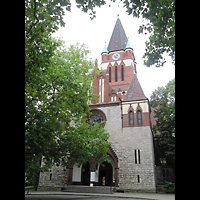 Berlin - Steglitz, Dreifaltigkeitskirche Lankwitz, Fassade mit Turm