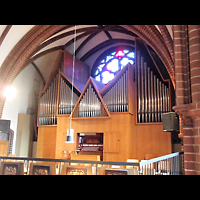 Berlin - Steglitz, Dreifaltigkeitskirche Lankwitz, Orgel mit Spieltisch seitlich
