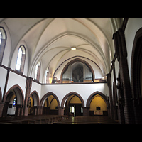 Berlin - Steglitz, Heilige Familie Lichterfelde, Innenraum in Richtung Orgel