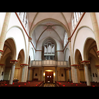 Berlin (Charlottenburg), Herz-Jesu-Kirche, Innenraum in Richtung Orgel