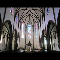Berlin (Reinickendorf), Herz-Jesu-Kirche Tegel, Innenraum in Richtung Altar