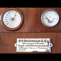 Berlin - Weißensee, Immanuel-Kapelle (Baptisten), Voltmeter, Crescendoanzeige und Erbauerschild