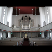 Berlin - Wilmersdorf, Kirche Zum Heiligen Kreuz (SELK), Innenraum in Richtung Orgel