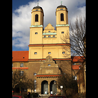 Berlin - Treptow, Kirche zum Vaterhaus (Chororgel), Außenansicht der Kirche