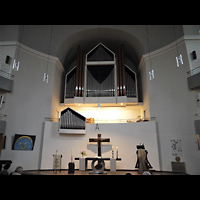 Berlin - Schneberg, Knigin Luise-Gedchtniskirche, Innenraum in Richtung Orgel und Altar
