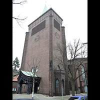 Berlin - Wilmersdorf, Kreuzkirche Schmargendorf, Außenansicht mit Turm
