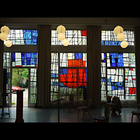 Berlin - Schöneberg, Luther-Kirchsaal, Bunte Glasfenster