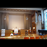 Berlin - Kreuzberg, Melanchthonkirche (Voss-Orgel), Altarraum mit Noeske-Orgel