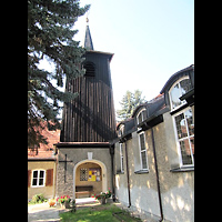 Berlin - Treptow, Paul-Gerhardt-Gemeindezentrum Bohnsdorf, Auenansicht mit Glockenturm seitlich