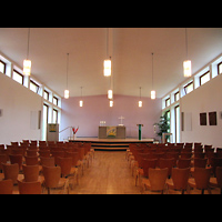 Berlin - Steglitz, Paul Schneider-Kirchengemeinde Lankwitz, Innenraum in Richtung Altar