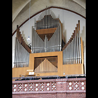 Berlin - Steglitz, Petruskirche Giesensdorf (Lichterfelde), Orgel seitlich