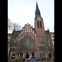 Berlin - Friedrichshain, Pfingstkirche (Haupt-Chororgel), Fassade mit Hauptportal und Turm