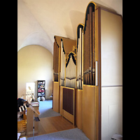 Berlin - Tempelhof, Salvatorkirche Lichtenrade (kath.), Orgel mit Spieltisch seitlich