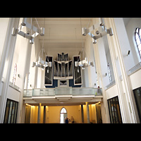 Berlin (Friedrichshain), St. Bartholomäus, Innenraum in Richtung Orgel
